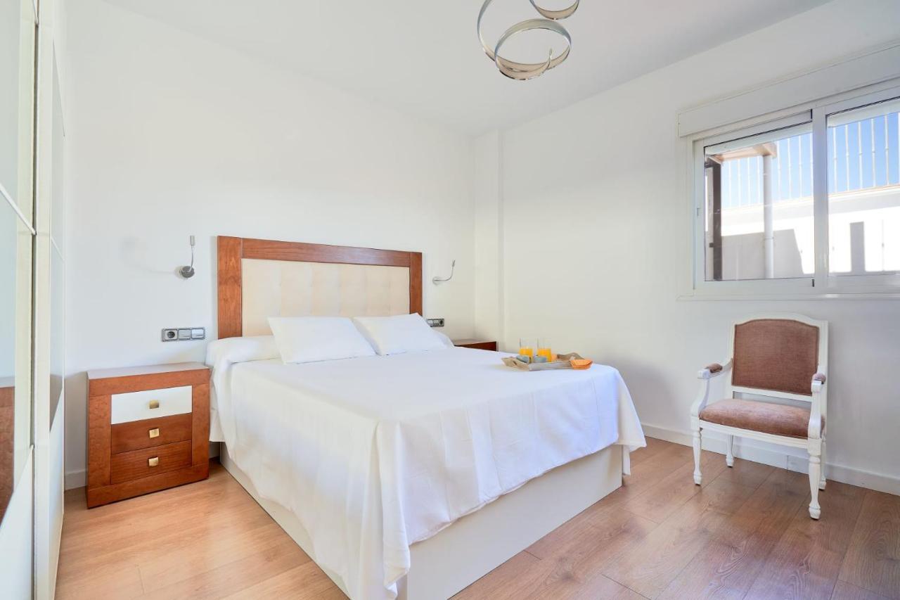 Penthouse Near Beach And Malaga Town Also Monthly Hire And Long Term Rental Car Available Exterior foto