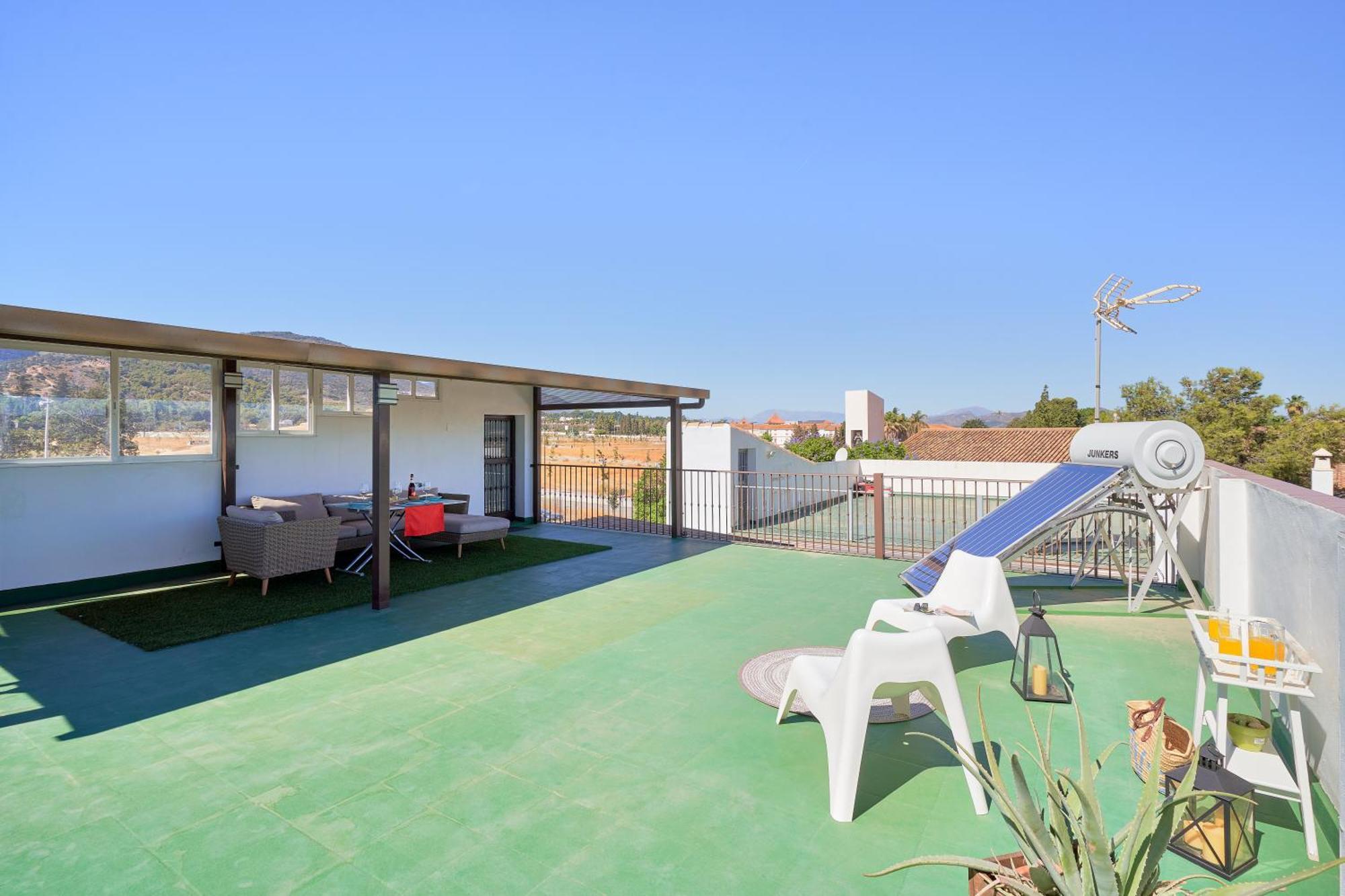 Penthouse Near Beach And Malaga Town Also Monthly Hire And Long Term Rental Car Available Exterior foto