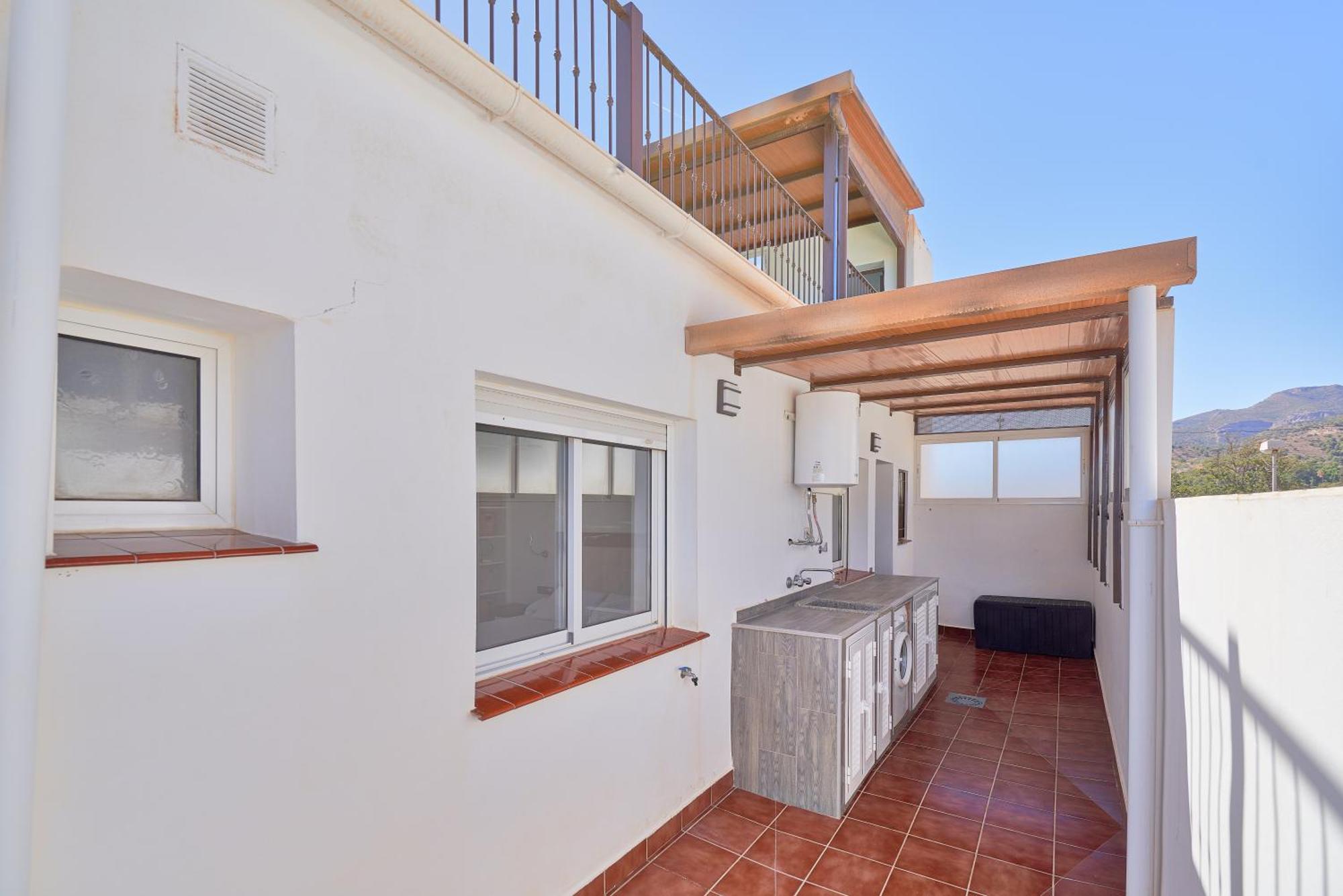 Penthouse Near Beach And Malaga Town Also Monthly Hire And Long Term Rental Car Available Exterior foto